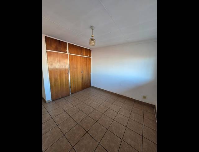 2 BEDROOM FLAT TO LET IN VEREENIGING CENTRAL